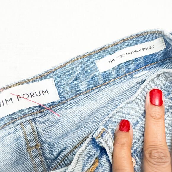 Denim Forum The Yoko Mid Thigh Short Button Fly Light Wash Denim Jeans Size 25 - Picture 4 of 6